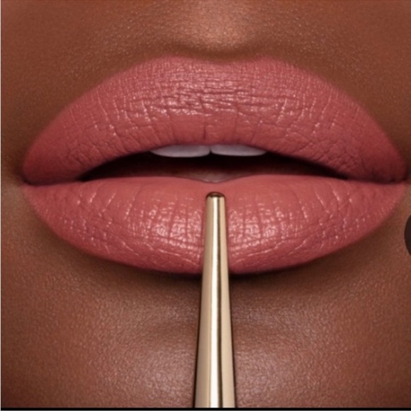 Hourglass Confession Ultra Slim High Intensity Refillable Lipstick IโM LOOKING - Picture 4 of 6